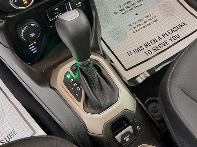 Photo of 2017 Alpine White Jeep Renegade