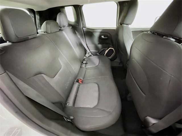 Photo of 2017 Alpine White Jeep Renegade