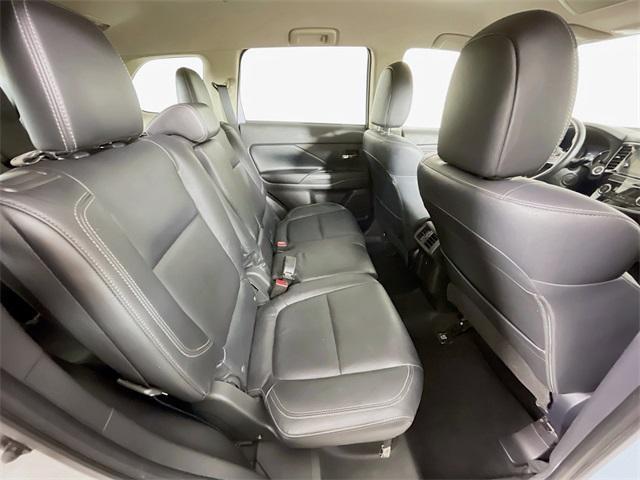 Photo of 2019 White Mitsubishi Outlander
