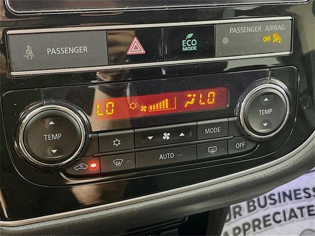 Photo of 2019 White Mitsubishi Outlander
