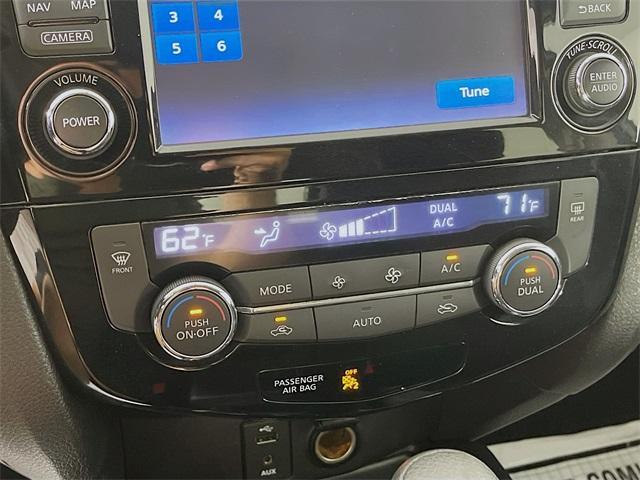 Photo of 2016 Gun Metallic Nissan Rogue