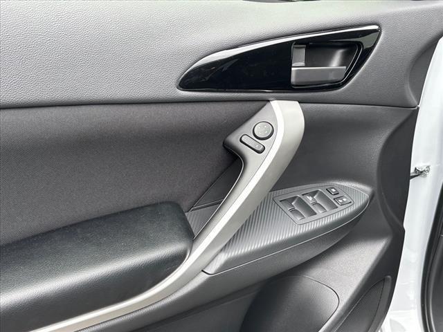 Photo of 2024 Diamond White Mitsubishi Eclipse Cross