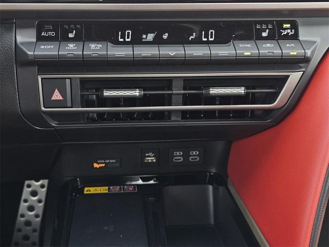 Photo of 2025 Wind Chill Pearl Toyota Camry