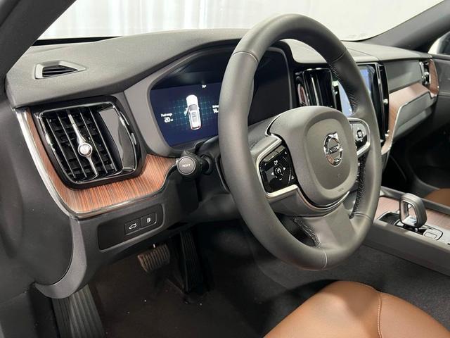 Photo of 2025 Gray Volvo XC60 Plug-In Hybrid