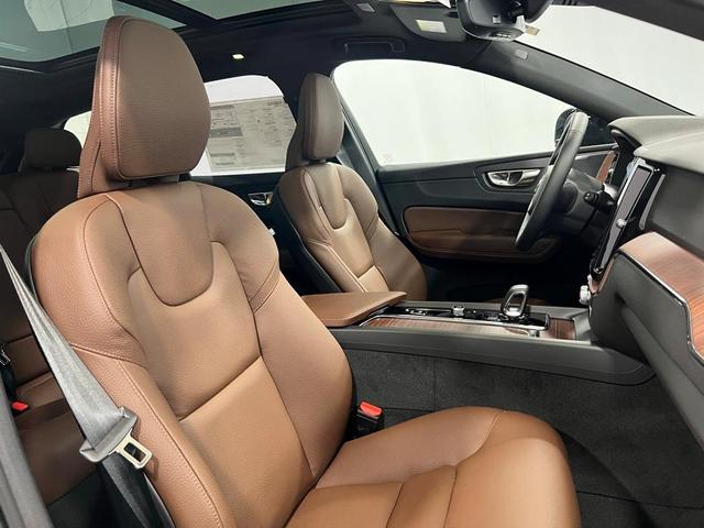 Photo of 2025 Gray Volvo XC60 Plug-In Hybrid