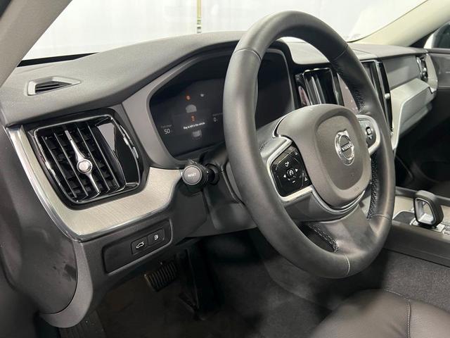 Photo of 2025 Onyx Black Volvo XC60 Plug-In Hybrid