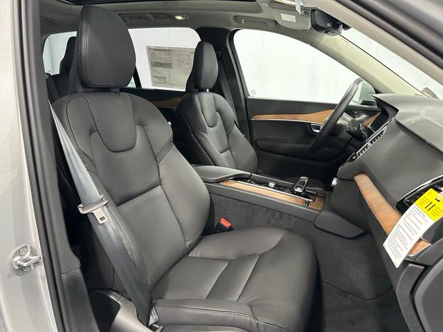 Photo of 2025 Silver Volvo XC90