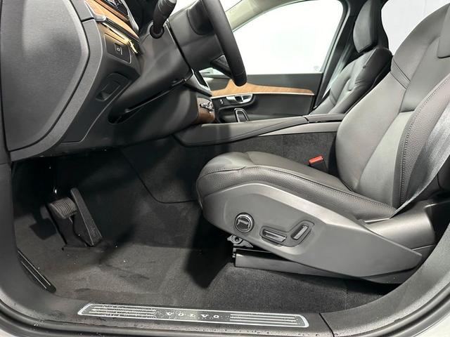 Photo of 2025 Silver Volvo XC90