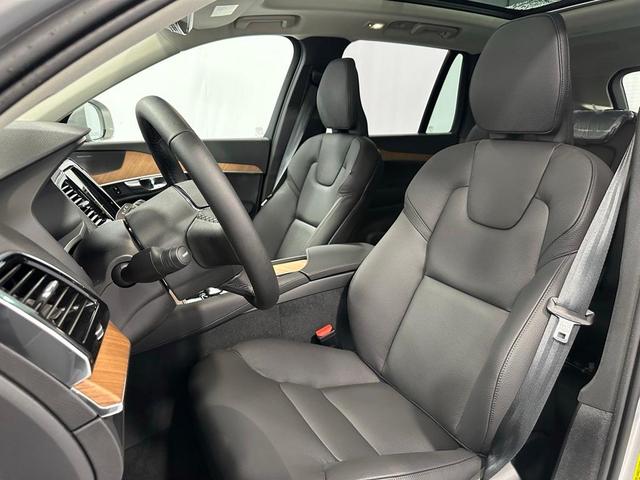 Photo of 2025 Silver Volvo XC90