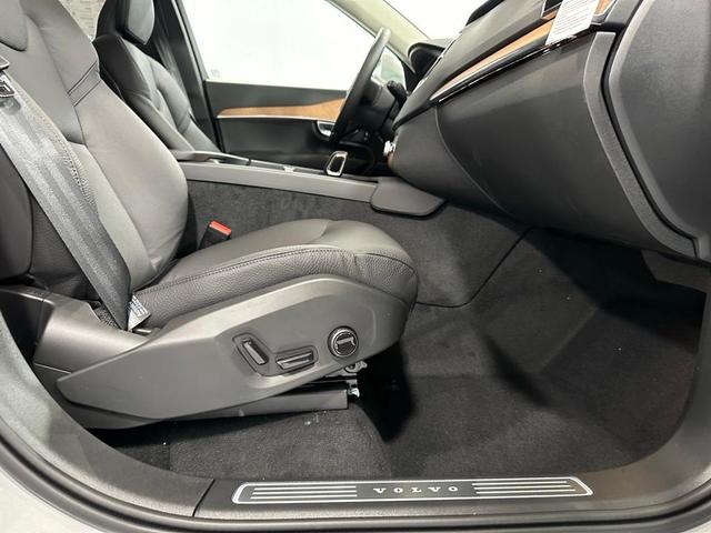 Photo of 2025 Silver Volvo XC90