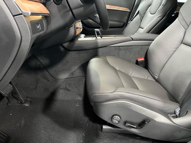 Photo of 2025 Blue Volvo XC90