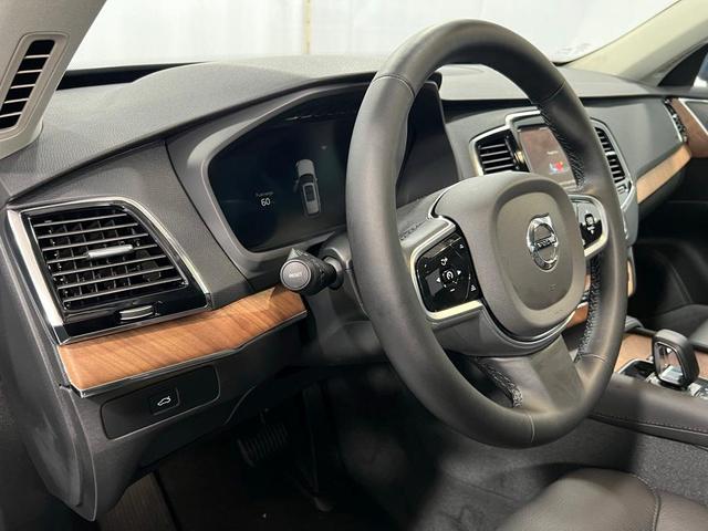 Photo of 2025 Blue Volvo XC90