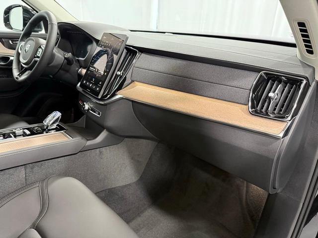 Photo of 2026 Onyx Black Volvo XC90