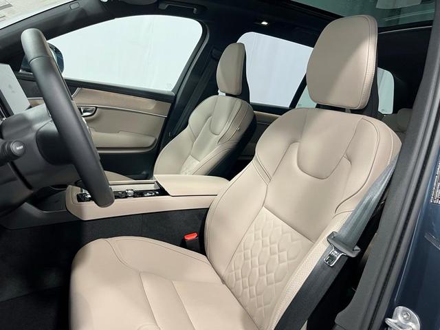 Photo of 2025 Blue Volvo XC90