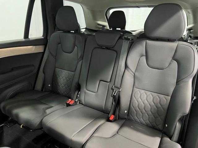 Photo of 2025 White Pearl Volvo XC90