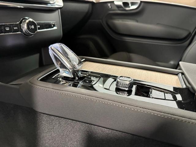 Photo of 2025 White Pearl Volvo XC90