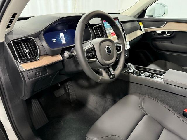 Photo of 2025 White Pearl Volvo XC90