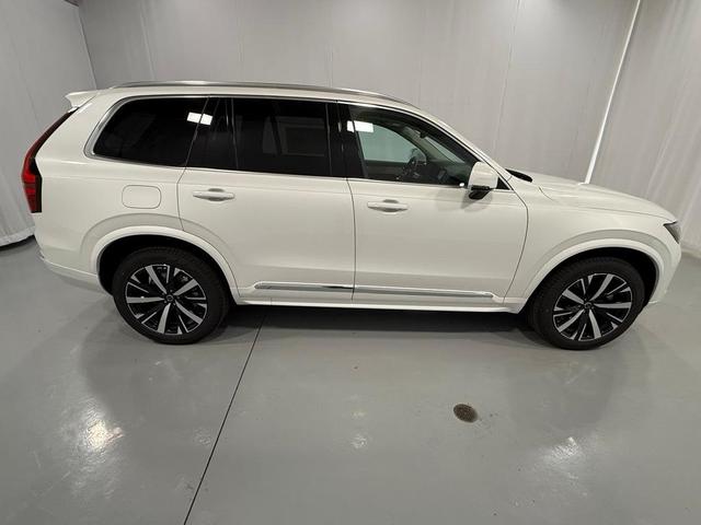 Photo of 2025 White Pearl Volvo XC90