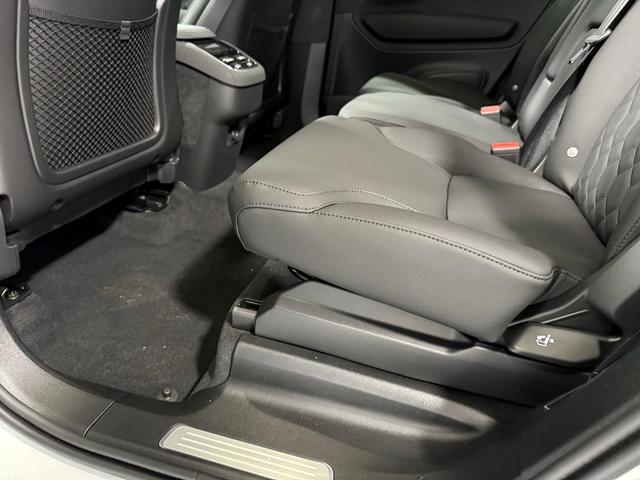 Photo of 2025 White Pearl Volvo XC90