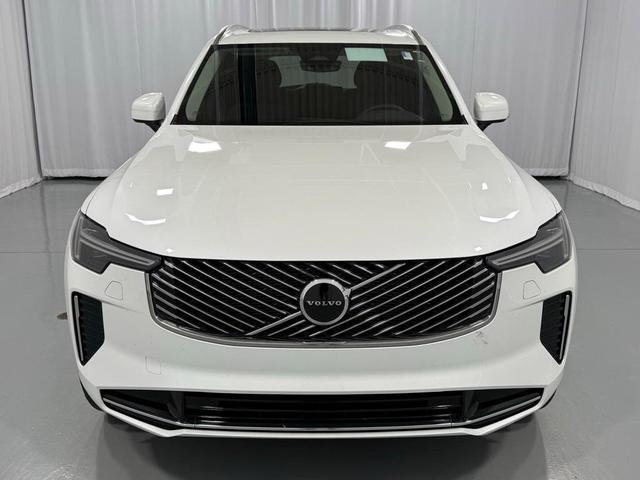Photo of 2025 White Pearl Volvo XC90