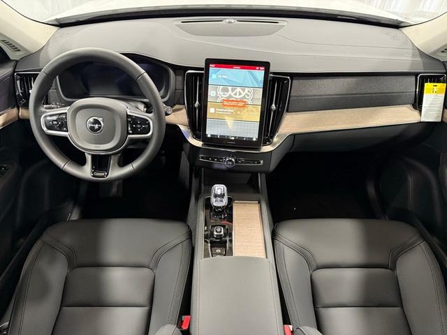 Photo of 2025 White Pearl Volvo XC90