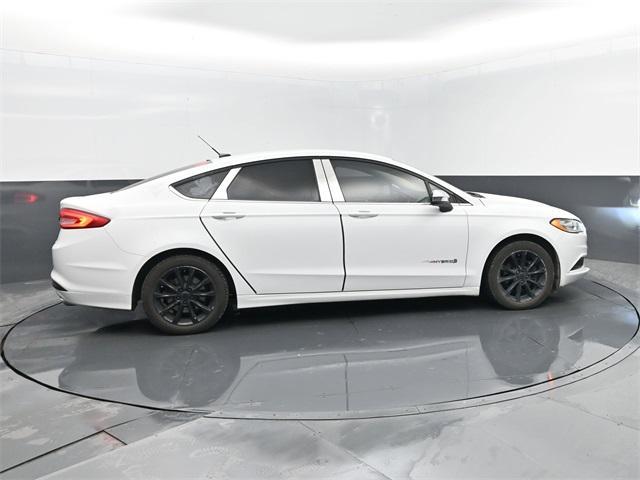Photo of 2017 Oxford White Ford Fusion Hybrid