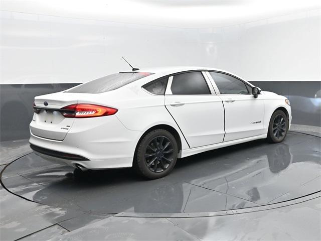 Photo of 2017 Oxford White Ford Fusion Hybrid
