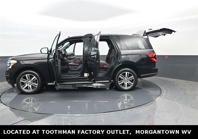 Photo of 2023 Black Metallic Ford Expedition