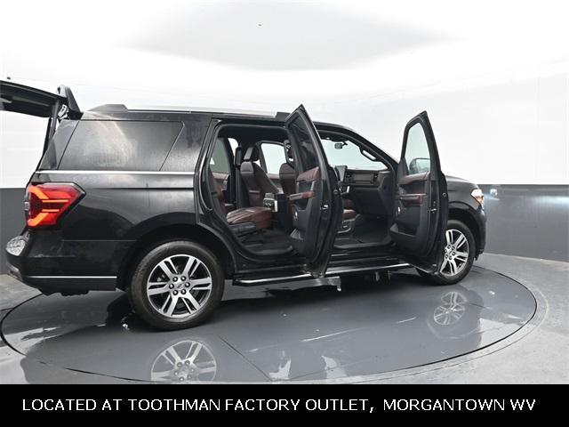 Photo of 2023 Black Metallic Ford Expedition
