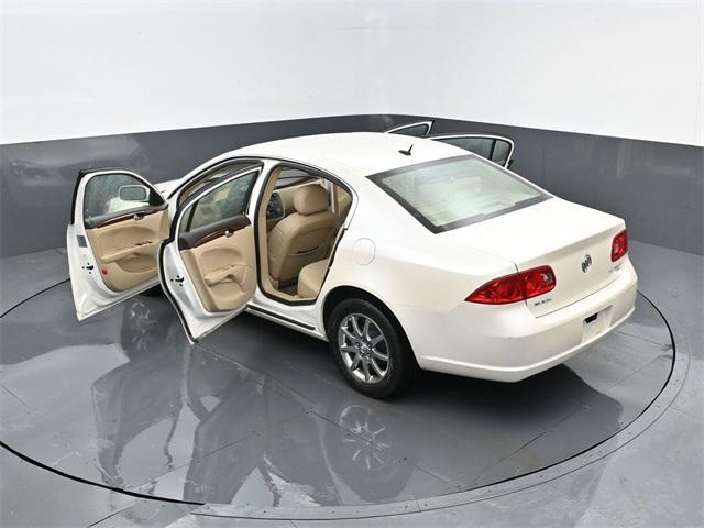 Photo of 2008 White Diamond Clearcoat Buick Lucerne
