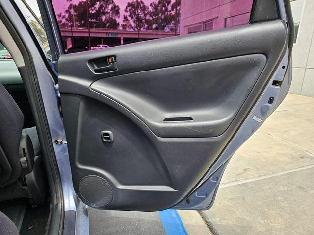 Photo of 2005 Blue Metallic Toyota Matrix