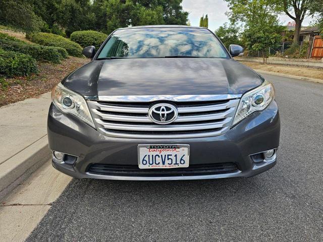 Photo of 2011 Gray Toyota Avalon