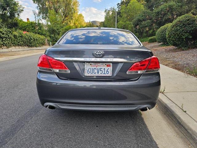 Photo of 2011 Gray Toyota Avalon