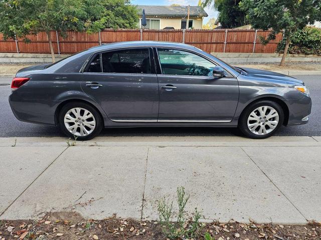 Photo of 2011 Gray Toyota Avalon