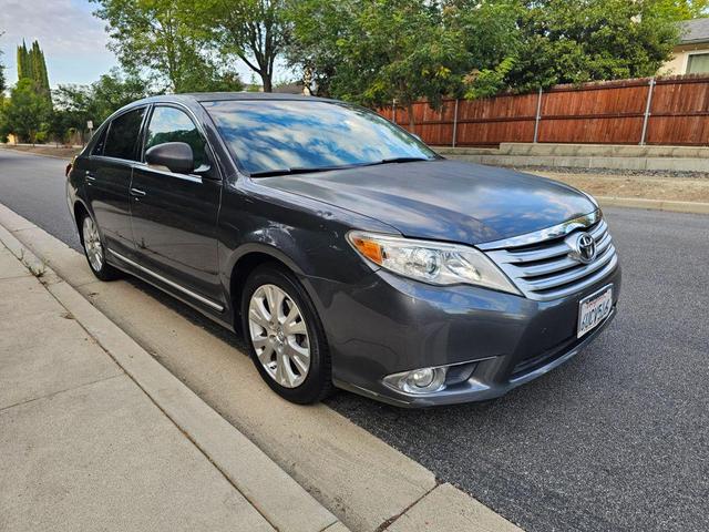 Photo of 2011 Gray Toyota Avalon