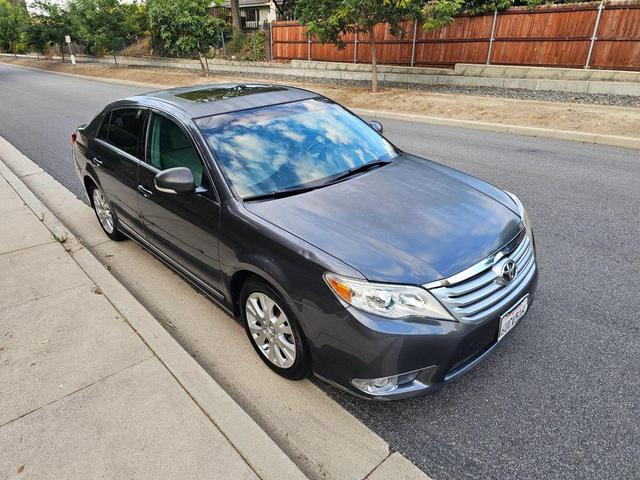 Photo of 2011 Gray Toyota Avalon