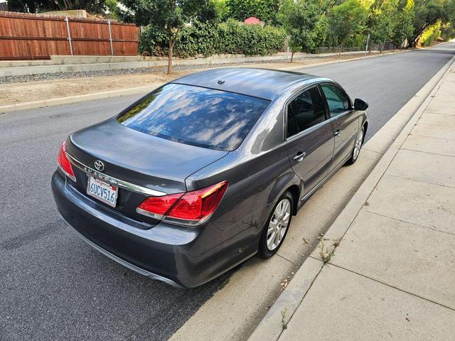 Photo of 2011 Gray Toyota Avalon