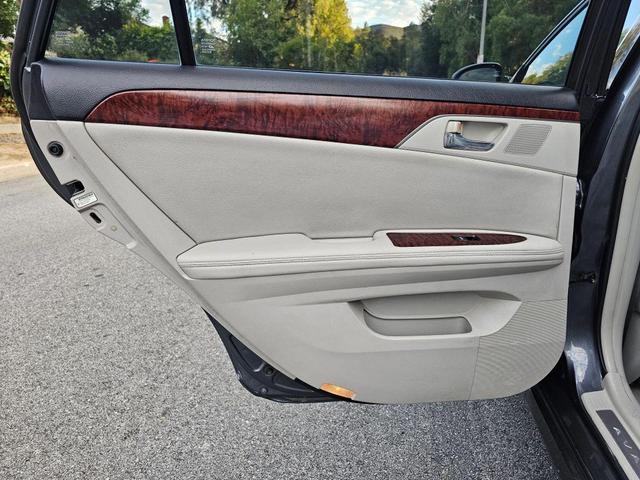 Photo of 2011 Gray Toyota Avalon