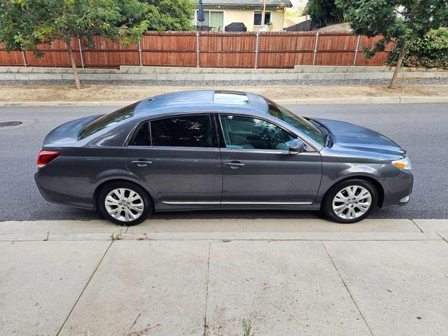 Photo of 2011 Gray Toyota Avalon