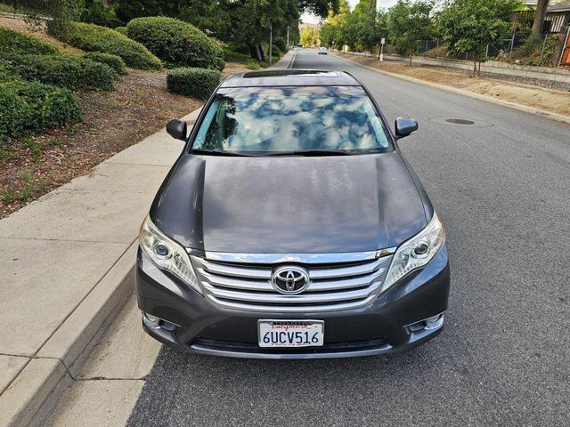 Photo of 2011 Gray Toyota Avalon
