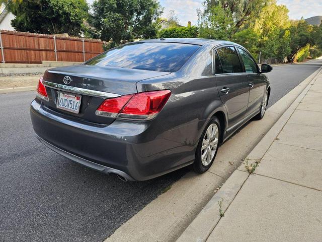 Photo of 2011 Gray Toyota Avalon