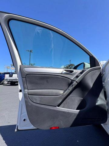 Photo of 2010 White Volkswagen Golf