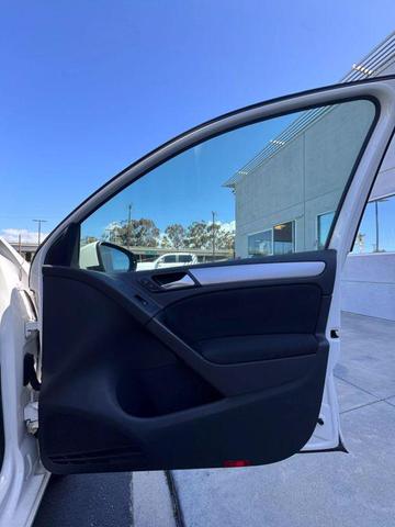 Photo of 2010 White Volkswagen Golf