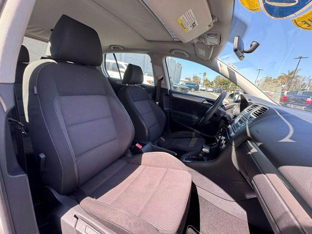 Photo of 2010 White Volkswagen Golf