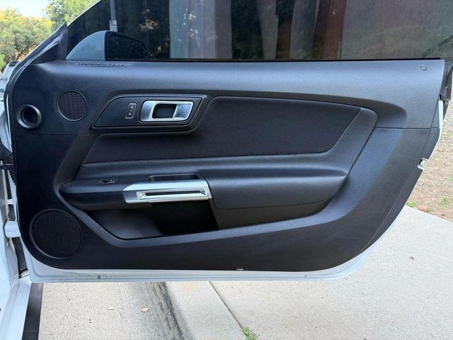 Photo of 2021 White Ford Mustang