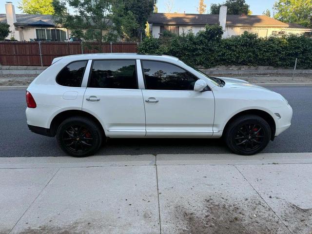 Photo of 2005 White Porsche Cayenne