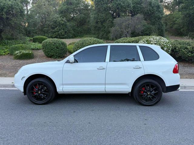 Photo of 2005 White Porsche Cayenne