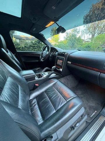 Photo of 2005 White Porsche Cayenne