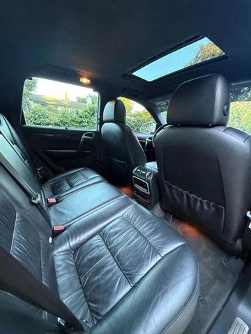 Photo of 2005 White Porsche Cayenne