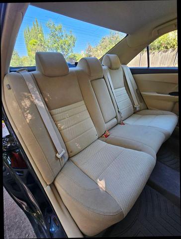 Photo of 2015 Black Toyota Camry Hybrid